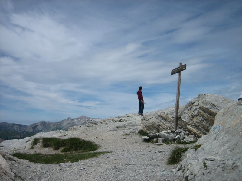 Chapeau (04) ...as she gets to the summit